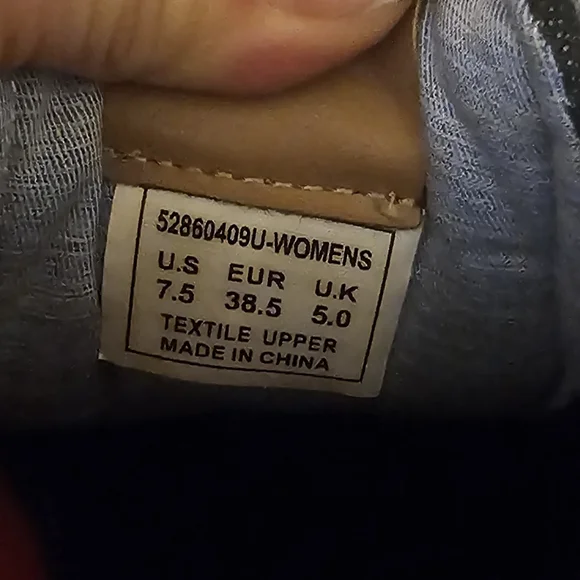 Levi's Denim and White Sneakers - Picture 4 of 4